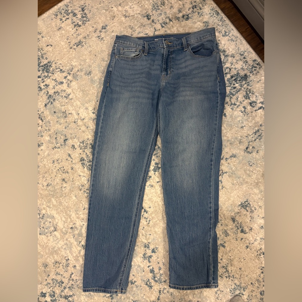 Old Navy Straight Leg Jeans in Medium Blue Wash